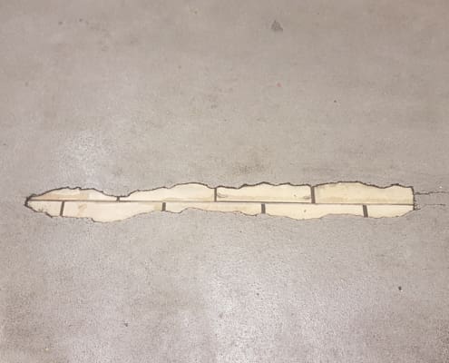 Polyurethane floor over tiles failing